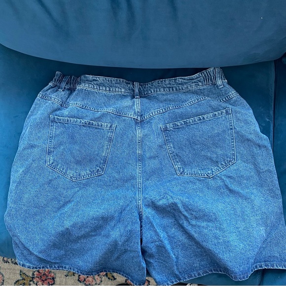 Shiny by Nature Medium Wash Shorts - Picture 4 of 4